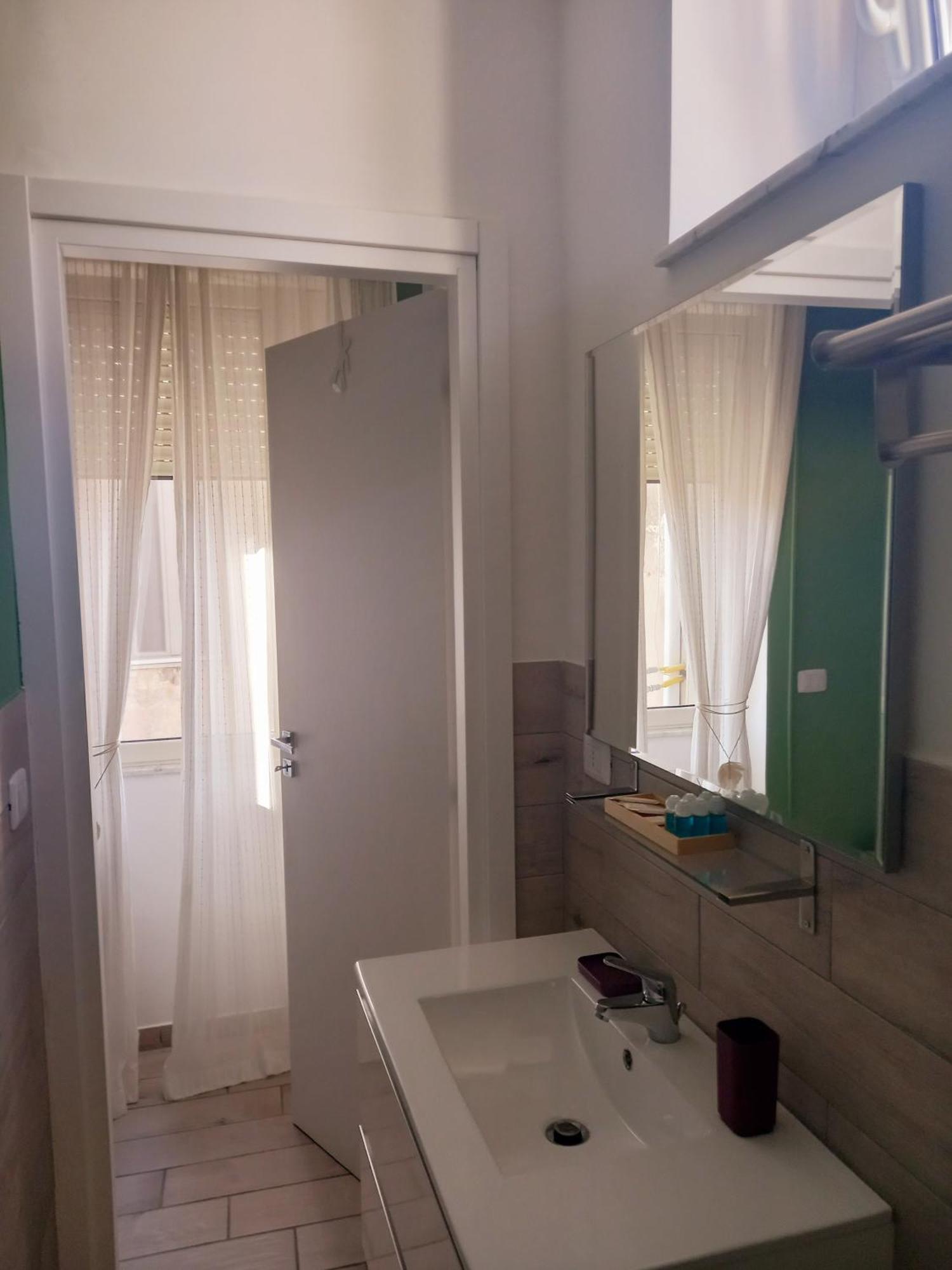 Chez Bois - Suite Apartment Capodimonte Naples Luaran gambar